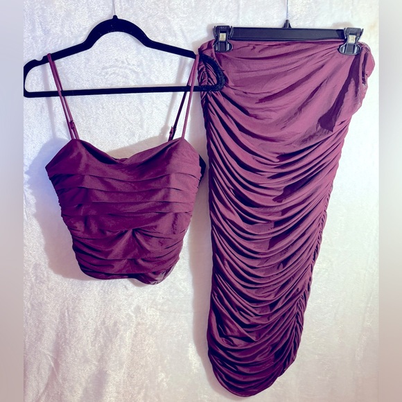 EXPRESS Body Contour Ruched Crop Top and Midi Skirt Matching Set - Picture 5 of 9